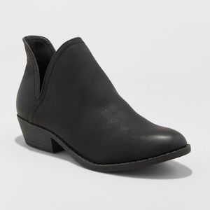 NWT Black V-Cut Ankle Booties